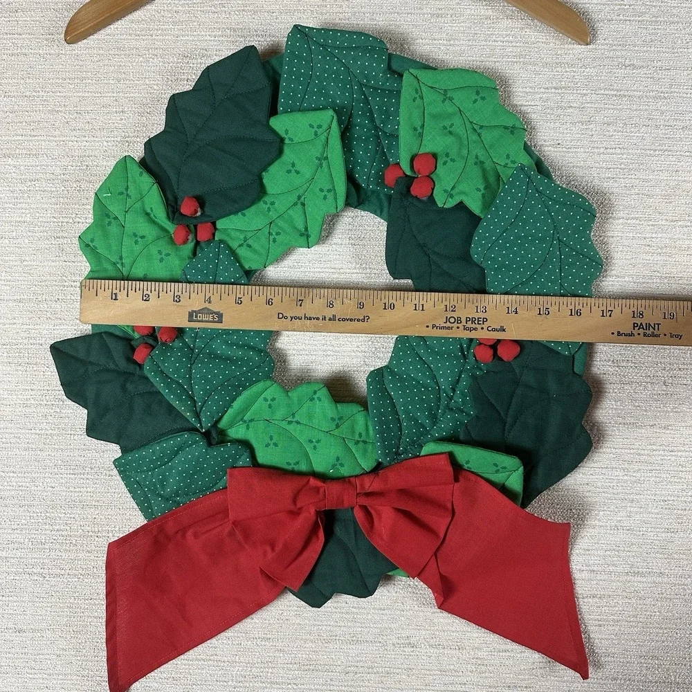 Vintage Holly Leaves Hanging Christmas Wreath Handmade Quilted Fabric 16